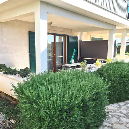 Swimming Pool 400m To - Noa Milna (Brac)