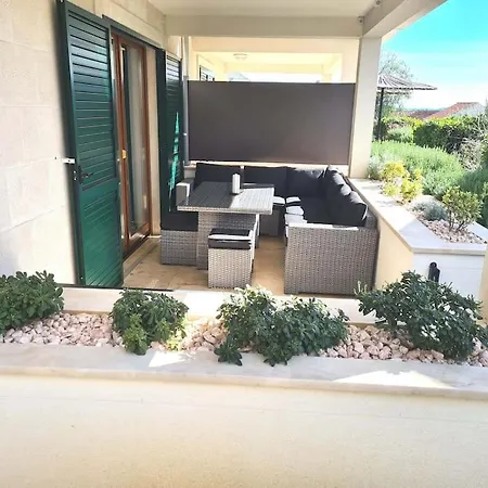 Apartment Swimming Pool 400m To - Noa Milna (Brac)