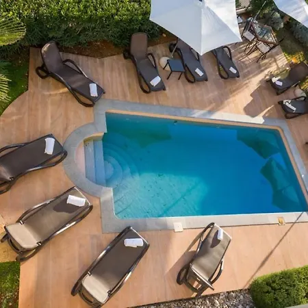 Swimming Pool 400m To - Noa *