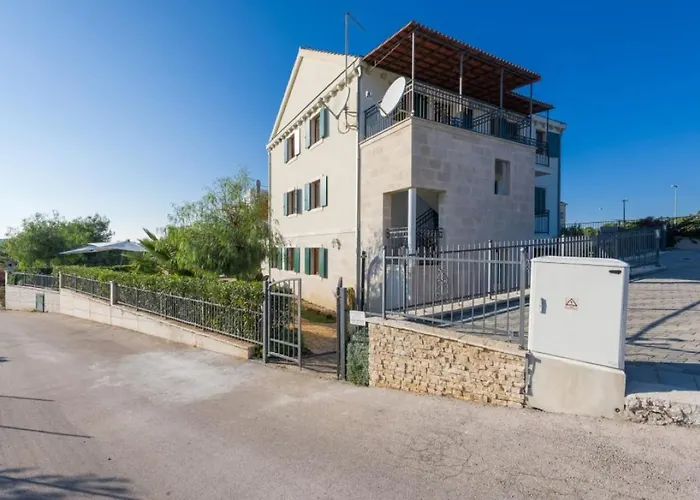 Swimming Pool 400m To - Noa