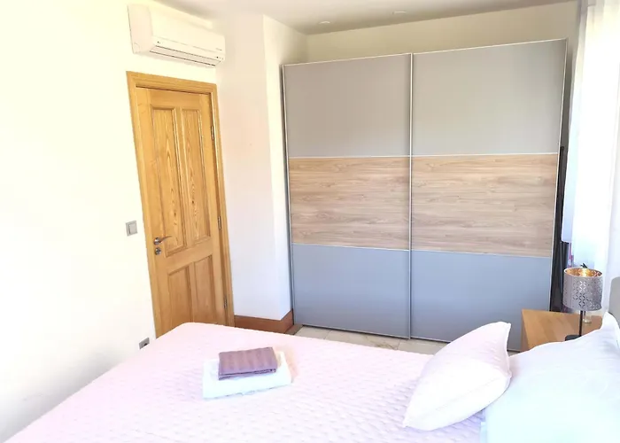 Swimming Pool 400m To - Noa ميلنا