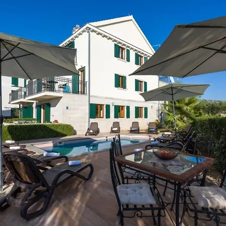 Swimming Pool 400m To - Noa Apartament *