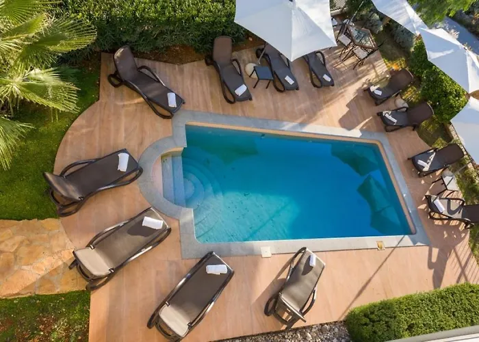 Swimming Pool 400m To - Noa *